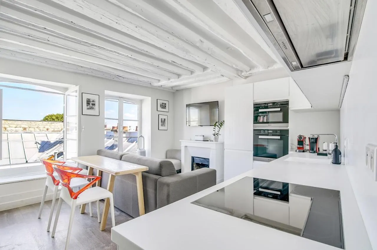 Luxury, Cosy & Quiet 1 Bedroom Apt, St-Germain-Des-Pres Paris