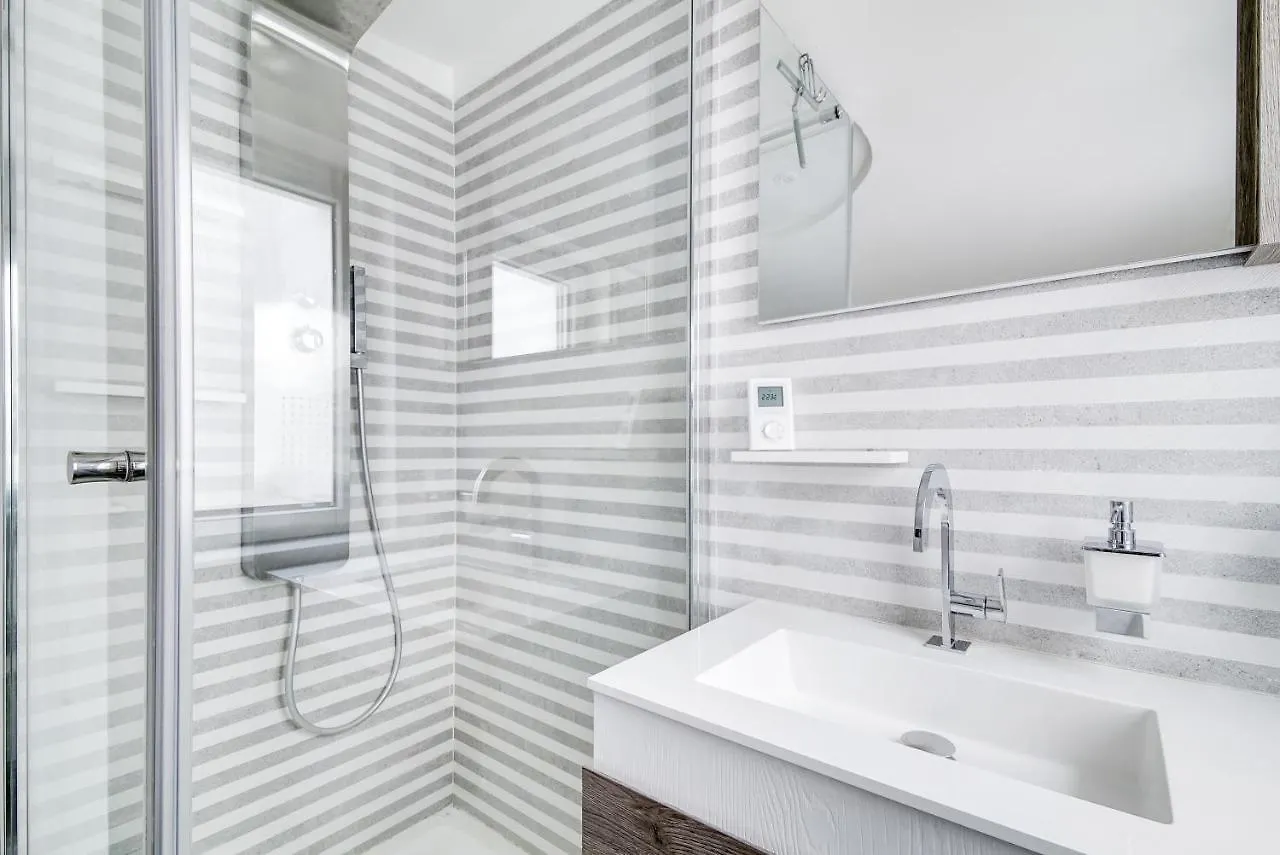 Luxury, Cosy & Quiet 1 Bedroom Apt, St-Germain-Des-Pres Paris 0*,  France