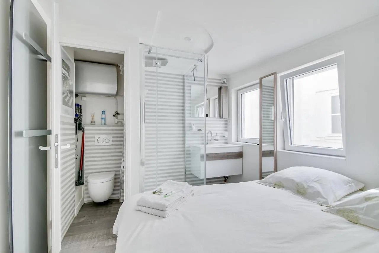 Luxury, Cosy & Quiet 1 Bedroom Apt, St-Germain-Des-Pres Paris