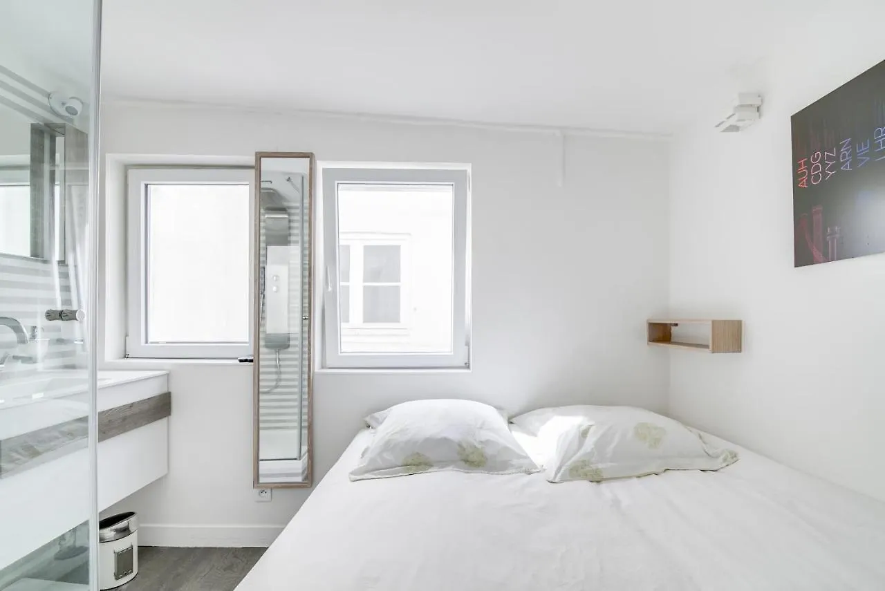 Luxury, Cosy & Quiet 1 Bedroom Apt, St-Germain-Des-Pres Paris Apartment